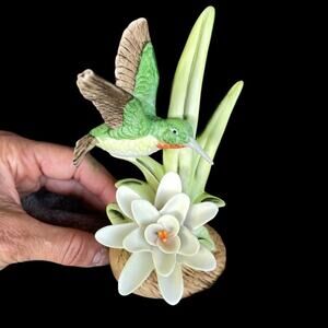 Porcelain Hummingbird Figurine Royal Heritage Birds in Flight Flight to Spring